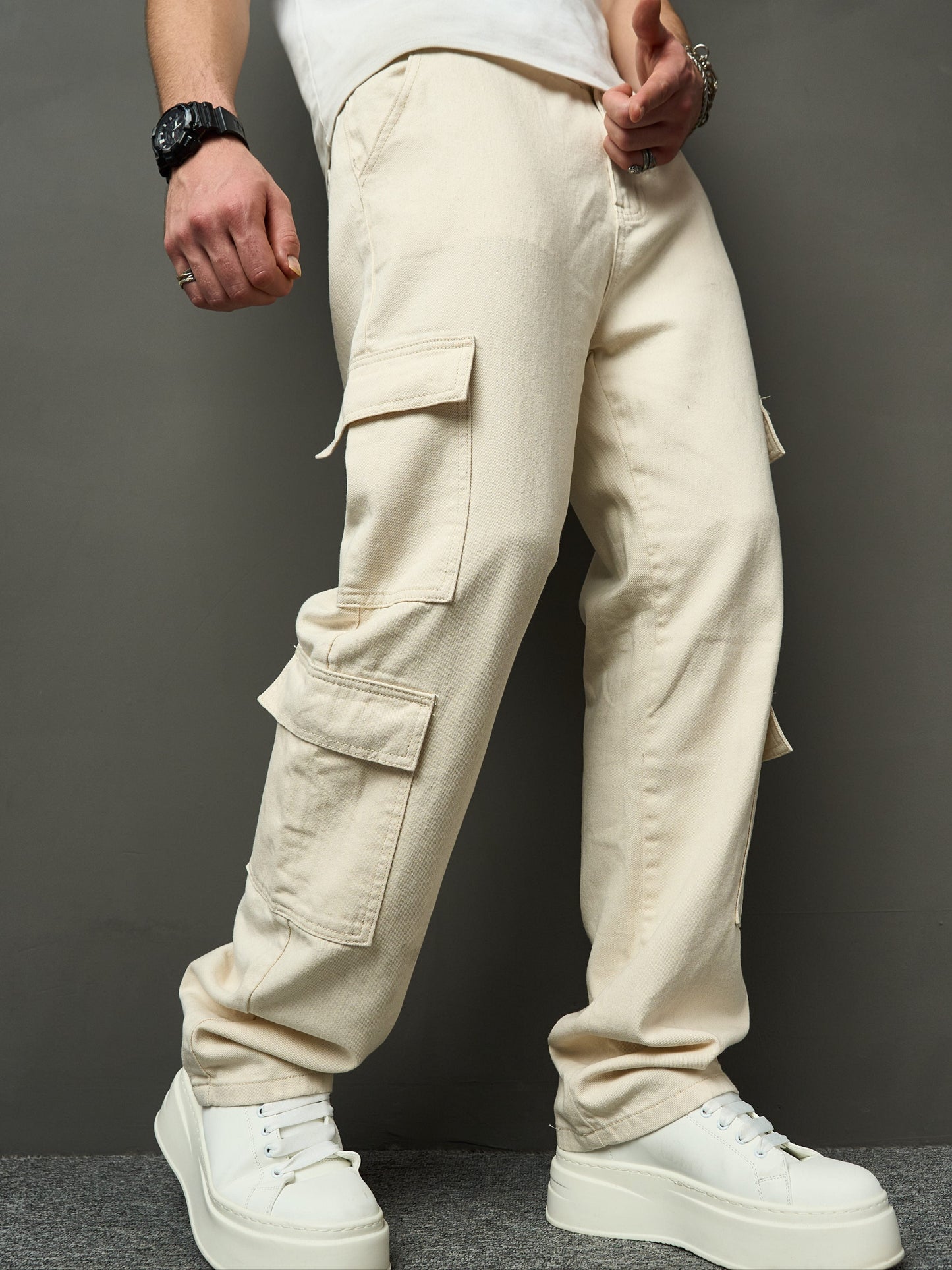 Men’s Loose Fit Denim Jeans with Cargo Pockets