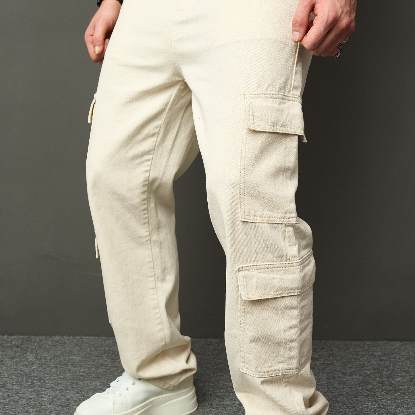Men’s Loose Fit Denim Jeans with Cargo Pockets