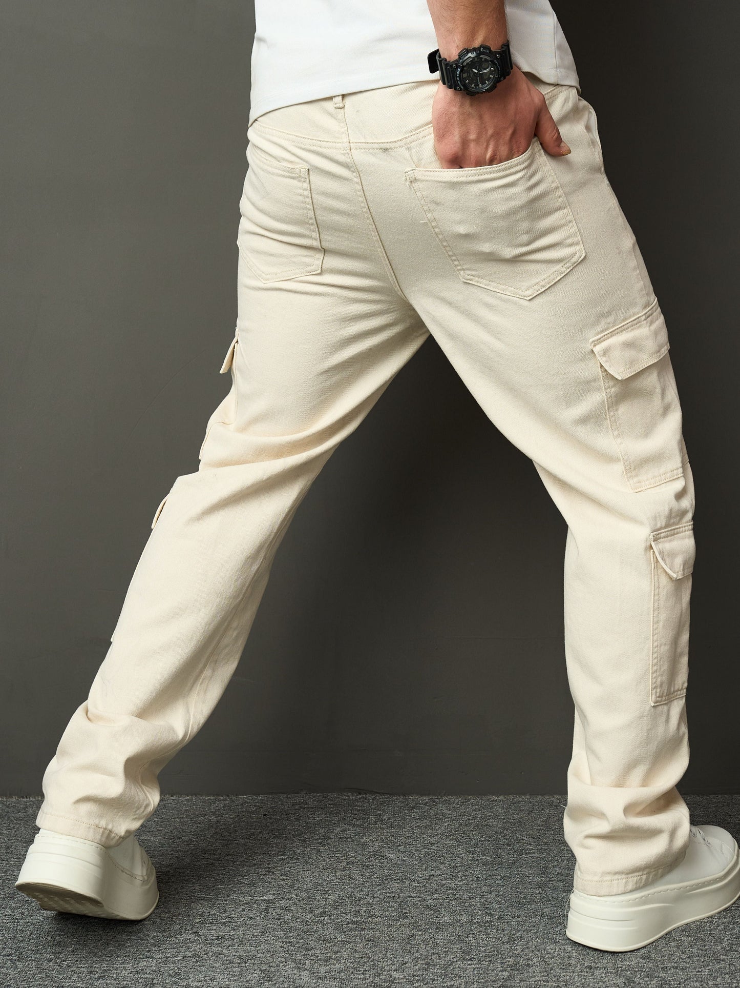 Men’s Loose Fit Denim Jeans with Cargo Pockets